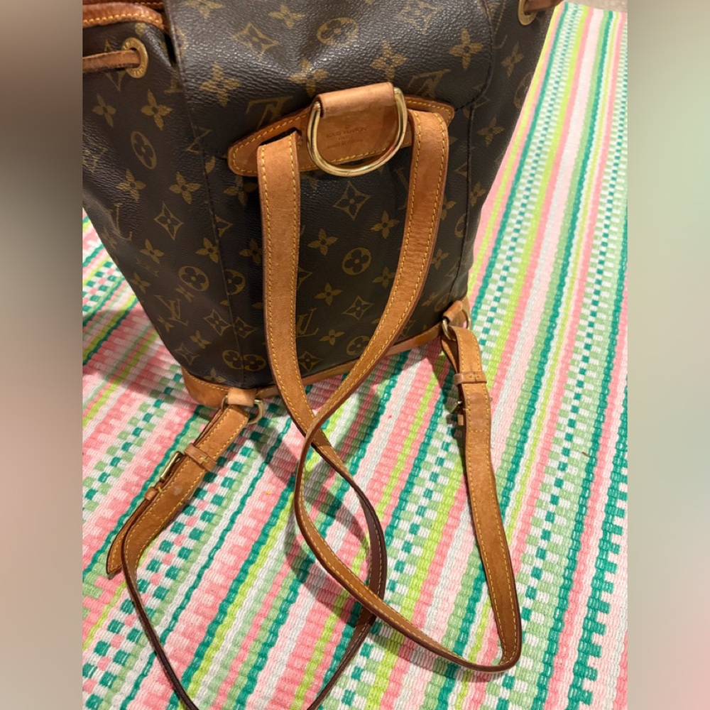 Louis Vuitton Montsouris MM - Picture 2 of 8